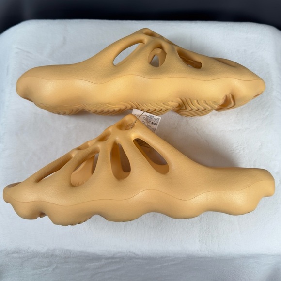 Yeezy 450 Slide ‘Cream’ | Size 12 | VNDS - Picture 4 of 13